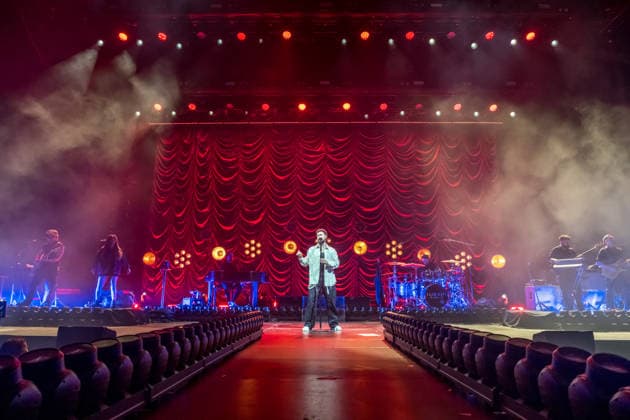 Calum Scott tritt am 3. Juni 2026 im Rahmen seiner The Avenoir Tour in der QUARTERBACK Immobilien ARENA in Leipzig auf. Rund 4.500 Zuschauer verfolgten das Konzert des britischen Sängers und Songwriters, der unter anderem die Hits You Are The Reason, Dancing On My Own, Biblical und No Matter What sowie aktuelle Songs seines neuen Albums präsentierte. Bekannt wurde Scott 2015 durch seine Teilnahme an der britischen Castingshow Britain™s Got Talent, wo er mit seiner Interpretation von Dancing On My Own den Golden Buzzer erhielt und international Aufmerksamkeit erlangte. Calum Scott Leipzig *** Calum Scott performs at the QUARTERBACK Immobilien ARENA in Leipzig on June 3, 2026 as part of his The Av