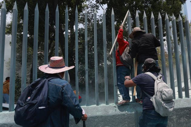 CNTE teachers hold third day of protests in Mexico City after declaring indefinite national strike MEXICO CITY, MEXICO - JUNE 03: Demonstrators climb over the gates to enter Mexico s Education Ministry building during a protest by CNTE teachers, in Mexico City, Mexico on June 03, 2026. Members of National Coordination of Education Workers (CNTE) forced their way into Mexico s Education Ministry building, causing damage to the facilities, as part of the third day of protests following the declaration of a national strike. Daniel Cardenas Anadolu Mexico City Mexico. Editorial use only. Please get in touch for any other usage.  Copyright: x2026xAnadoluxDanielxCardenasx