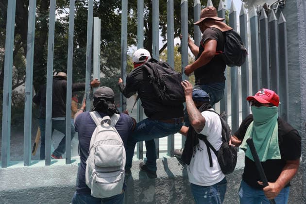 CNTE teachers hold third day of protests in Mexico City after declaring indefinite national strike MEXICO CITY, MEXICO - JUNE 03: Demonstrators climb over the gates to enter Mexico s Education Ministry building during a protest by CNTE teachers, in Mexico City, Mexico on June 03, 2026. Members of National Coordination of Education Workers (CNTE) forced their way into Mexico s Education Ministry building, causing damage to the facilities, as part of the third day of protests following the declaration of a national strike. Daniel Cardenas Anadolu Mexico City Mexico. Editorial use only. Please get in touch for any other usage.  Copyright: x2026xAnadoluxDanielxCardenasx