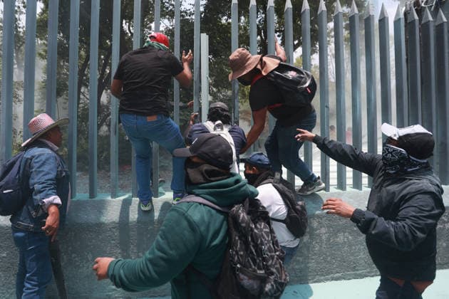 CNTE teachers hold third day of protests in Mexico City after declaring indefinite national strike MEXICO CITY, MEXICO - JUNE 03: Demonstrators climb over the gates to enter Mexico s Education Ministry building during a protest by CNTE teachers, in Mexico City, Mexico on June 03, 2026. Members of National Coordination of Education Workers (CNTE) forced their way into Mexico s Education Ministry building, causing damage to the facilities, as part of the third day of protests following the declaration of a national strike. Daniel Cardenas Anadolu Mexico City Mexico. Editorial use only. Please get in touch for any other usage.  Copyright: x2026xAnadoluxDanielxCardenasx