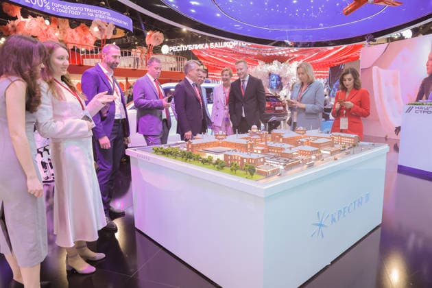 (260603) -- ST. PETERSBURG, June 3, 2026 -- People visit the exhibition hall at the 29th St. Petersburg International Economic Forum in St. Petersburg, Russia, June 3, 2026. The 29th St. Petersburg International Economic Forum opens on June 3, 2026, bringing together about 20,000 representatives from political, business and academic circles from more than 100 countries and territories. Launched in 1997, the St. Petersburg International Economic Forum has grown into one of Russia s most important international economic forums. (Photo by Irina Motina Xinhua) RUSSIA-ST. PETERSBURG-ECONOMIC FORUM ChenxChang 