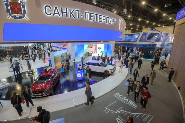 (260603) -- ST. PETERSBURG, June 3, 2026 -- People visit the exhibition hall at the 29th St. Petersburg International Economic Forum in St. Petersburg, Russia, June 3, 2026. The 29th St. Petersburg International Economic Forum opens on June 3, 2026, bringing together about 20,000 representatives from political, business and academic circles from more than 100 countries and territories. Launched in 1997, the St. Petersburg International Economic Forum has grown into one of Russia s most important international economic forums. (Photo by Irina Motina Xinhua) RUSSIA-ST. PETERSBURG-ECONOMIC FORUM ChenxChang 