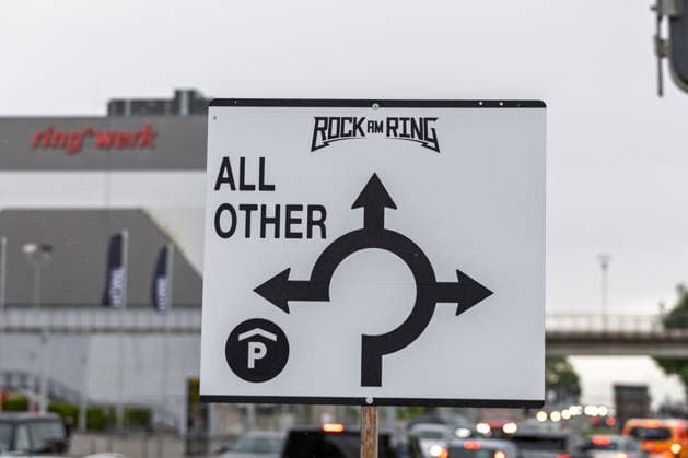 Rock am Ring 2026 auf dem Nürburgring - 03.06.26 Erster Anreisetag am Mittwoch, 03.06.2026, zu Rock am Ring 2026 am Nürburgring in der Eifel. Das dreitägige Musikfestival findet vom 5. bis 7. Juni 2026 statt und gehört zu den größten Open-Air-Festivals Deutschlands. Nürburg Nürburgring Rheinland-Pfalz Deutschland *** Rock am Ring 2026 at the Nürburgring 03 06 26 First day of arrival on Wednesday, 03 06 2026, for Rock am Ring 2026 at the Nürburgring in the Eifel The three-day music festival will take place from June 5 to 7, 2026 and is one of the largest open air festivals in Germany Nürburg Nürburgring Rhineland-Palatinate Germany Copyright: xMarcxJohnx