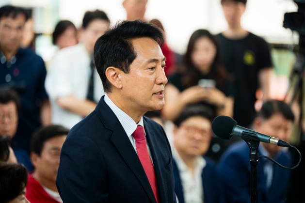 June 4, 2026, Seoul, South Korea: Seoul mayor OH SE-HOON takes questions from reporters as he is projected to win reelection, flipping the race in the eleventh hour by razor-thin margins in South KoreaÃ¢â‚¬â ¢s local elections, in Seoul, South Korea on Thursday, June 4, 2026. Seoul South Korea - ZUMAh163 20260604_znp_h163_039 Copyright: xJintakxHanx