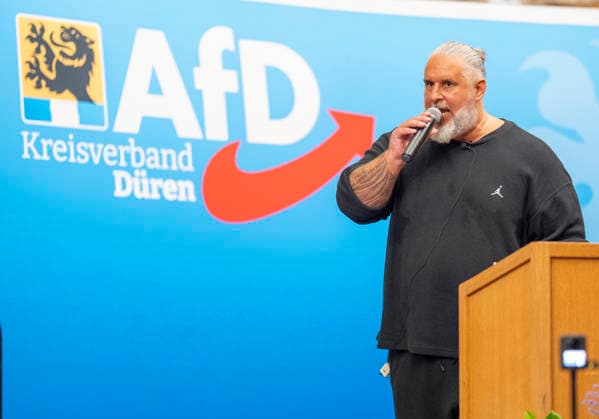 Timm Kellner (YouTuber) bei der Großveranstaltung: Zukunft NRW, Zukunft NRW in Düren - 03.06.2026, Schloss Burgau, Düren, AfD Kreis Düren *** Timm Kellner YouTuber at the major event Zukunft NRW, Zukunft NRW in Düren 03 06 2026, Schloss Burgau, Düren, AfD Kreis Düren Copyright: HMBxMedia xMarcoxBader