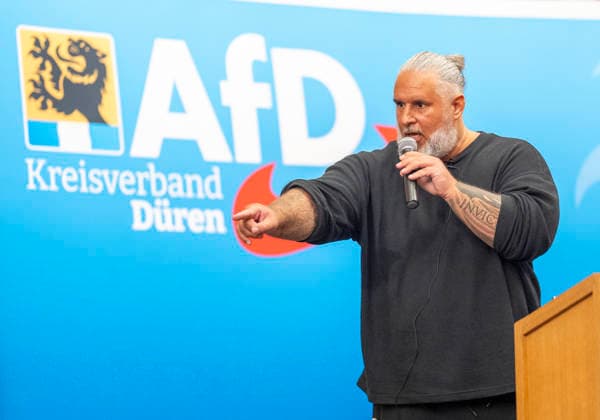 Timm Kellner (YouTuber) bei der Großveranstaltung: Zukunft NRW, Zukunft NRW in Düren - 03.06.2026, Schloss Burgau, Düren, AfD Kreis Düren *** Timm Kellner YouTuber at the major event Zukunft NRW, Zukunft NRW in Düren 03 06 2026, Schloss Burgau, Düren, AfD Kreis Düren Copyright: HMBxMedia xMarcoxBader