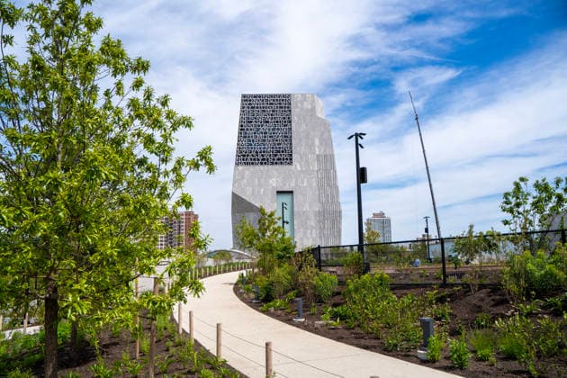 Photograph showing the facade of the Obama Presidential Center in Chicago USA, 03 June 2026 (4 June 2026). The Obama Presidential Center, a space dedicated to commemorating former President Barack Obama’s years in the White House and designed as a hub for civic engagement, is preparing for its grand opening in Chicago on June 18 and will open its doors to the public the following day. The Obama Center, dedicated to commemorating his years in office, opens in Chicago on June 19 !ACHTUNG: NUR REDAKTIONELLE NUTZUNG!  Copyright: xKennethxFernándezx AME8409 20260604-55020492112_1