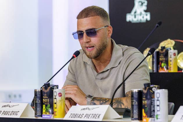 03.06.2026. Leverkusen. Filip Pavlovic auf der Pressekonferenz im Vorfeld zum Fame Fighting, das große Promibox-Event von BILD und Eugen Lopez am 06.06.2026 in der Leverkusener Ostermann Arena. Zum ersten Mal in Kooperation mit dem britischen Pendant Misfits Boxing und dem internationalen Medienpartner The Sun. Leverkusen Ostermann Arena Nordrhein-Westfalen Deutschland *** 03 06 2026 Leverkusen Filip Pavlovic at the press conference in the run-up to Fame Fighting, the big celebrity boxing event by BILD and Eugen Lopez on 06 06 2026 in the Ostermann Arena in Leverkusen For the first time in cooperation with the British counterpart Misfits Boxing and the international media partner The Sun Leverkusen Ostermann Arena North Rhine-Westphalia Ge