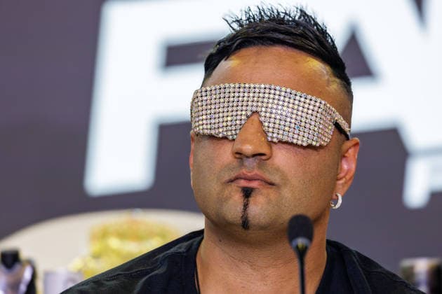 03.06.2026. Leverkusen. Fes Batista auf der Pressekonferenz im Vorfeld zum Fame Fighting, das große Promibox-Event von BILD und Eugen Lopez am 06.06.2026 in der Leverkusener Ostermann Arena. Zum ersten Mal in Kooperation mit dem britischen Pendant Misfits Boxing und dem internationalen Medienpartner The Sun. Leverkusen Ostermann Arena Nordrhein-Westfalen Deutschland *** 03 06 2026 Leverkusen Fes Batista at the press conference in the run-up to Fame Fighting, the big celebrity boxing event by BILD and Eugen Lopez on 06 06 2026 in the Ostermann Arena in Leverkusen For the first time in cooperation with the British counterpart Misfits Boxing and the international media partner The Sun Leverkusen Ostermann Arena North Rhine-Westphalia Germany