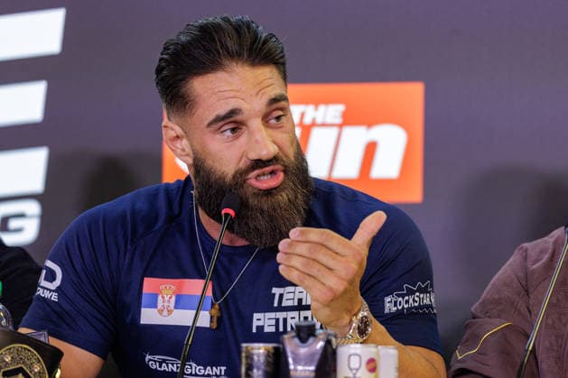 03.06.2026. Leverkusen. Aleks Petrovic auf der Pressekonferenz im Vorfeld zum Fame Fighting, das große Promibox-Event von BILD und Eugen Lopez am 06.06.2026 in der Leverkusener Ostermann Arena. Zum ersten Mal in Kooperation mit dem britischen Pendant Misfits Boxing und dem internationalen Medienpartner The Sun. Leverkusen Ostermann Arena Nordrhein-Westfalen Deutschland *** 03 06 2026 Leverkusen Aleks Petrovic at the press conference in the run-up to Fame Fighting, the big celebrity boxing event by BILD and Eugen Lopez on 06 06 2026 in the Ostermann Arena in Leverkusen For the first time in cooperation with the British counterpart Misfits Boxing and the international media partner The Sun Leverkusen Ostermann Arena North Rhine-Westphalia Ge
