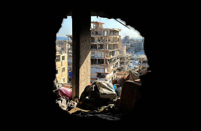 Palestinians Inspect Damage After Deadly Israeli Strike in Gaza City Palestinians inspect a damaged house following an Israeli airstrike that targeted an apartment belonging to the Labad family in northwestern Gaza City, on June 4, 2026. According to local sources, the strike killed five members of the family and injured others. Medical sources said that nine Palestinians were killed and 15 others wounded in a series of Israeli airstrikes targeting four residential apartments in different areas of Gaza City overnight. Photo by Hadi Daoud apaimages Gaza city Gaza Strip Palestinian Territory 040626_Gaza_HD_00(31) Copyright: xapaimagesxHadixDaoudx xapaimagesx