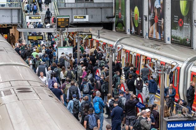 June 4, 2026, London, UK: London, UK. A packed EarlÃ¢â‚¬â ¢s Court Underground Station, London as commuters wait for the few city bound tube trains to Central London this morning on the second of two 24 hour tube strike this week. Members of the RMT Union have walked out over a dispute with TFL to introduce a 4 day week. Another 24 hour strike is set for Thursday with the Circle Line, Piccadilly Line Metropolitan Line and Central Line shut down causing major delays on the rest of the Tube network. London UK  - ZUMAl94_ 20260604_zaf_l94_005 Copyright: xAlexxLentatix