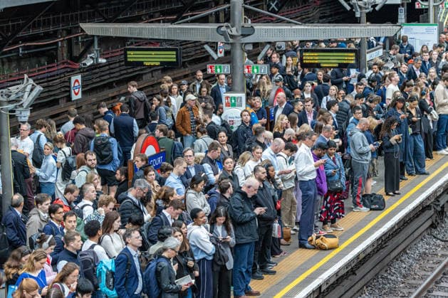 June 4, 2026, London, UK: London, UK. A packed EarlÃ¢â‚¬â ¢s Court Underground Station, London as commuters wait for the few city bound tube trains to Central London this morning on the second of two 24 hour tube strike this week. Members of the RMT Union have walked out over a dispute with TFL to introduce a 4 day week. Another 24 hour strike is set for Thursday with the Circle Line, Piccadilly Line Metropolitan Line and Central Line shut down causing major delays on the rest of the Tube network. London UK  - ZUMAl94_ 20260604_zaf_l94_011 Copyright: xAlexxLentatix