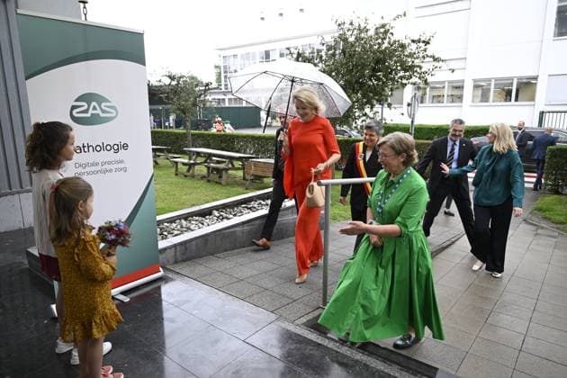 Queen Mathilde of Belgium receives flowers from girls as she arrives for a royal visit to visit to the Department of Anatomical Pathology of Antwerp s hospital Ziekenhuis aan de Stroom (ZAS), Thursday 04 June 2026. TOM GOYVAERTS  TomxGoyvaerts 175893097