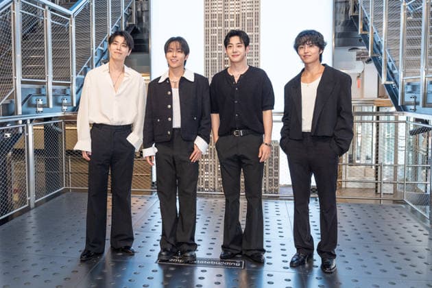 NY: South Korean indie-pop band The Rose visits Empire State Building South Korean indie-pop band The Rose celebrates release of album ROSE and the global ROSETOPIA tour by visiting Empire State Building in New York. New York New York United States Copyright: LevxRadin