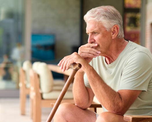 senior,ernst,nachdenklich,einsam,senioren,ernsthaft,ernsthaftigkeit,nachdenken,nachdenklichkeit,allein,einsamkeit ** senior,serious,pensive,lonely,elderly,old,seniors,pensives,lonelies mmq-15bz ,model released, Symbolfoto