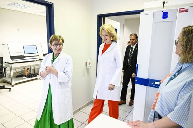 Queen Mathilde of Belgium pictured during a royal visit to visit to the Department of Anatomical Pathology of Antwerp s hospital Ziekenhuis aan de Stroom (ZAS), Thursday 04 June 2026. TOM GOYVAERTS  TomxGoyvaerts 175898847