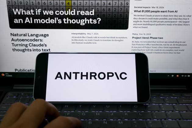Anthropic A netizen is using his mobilephone to view Anthropic logo and using his computer to view Anthropic webpage in Chongqing, China on June 4, 2026. Chongqing Chongqing China  Copyright: xCFOTOx i1780584037867