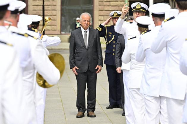STOCKHOLM, SVERIGE 20260604 Försvarsminister Pal Jonson tog emot Brasiliens försvarsminister JosÃ Mucio vid en ceremoni utanför regeringskansliet Rosenbad under torsdagen. Därefter följde ett bilateralt möte mellan försvarsministrarna. STOCKHOLM SVERIGE x10030x *** STOCKHOLM, SWEDEN 20260604 Minister of Defense Pal Jonson received Brazils Minister of Defense JosÃ Mucio at a ceremony outside the Government Chancellery Rosenbad on Thursday This was followed by a bilateral meeting between the defense ministers STOCKHOLM SWEDEN x10030x  Copyright: xJonasxEkströmer TTx FÖRVARSMINISTER BRASILIEN hMdoVZ_O2YA