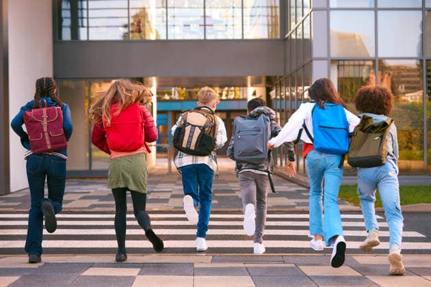 schule,rennen,schüler,laufen,schülerin,schülerinnen ** school,running, run,pupils,schools,jogging,running,school childrens mmq-15p7 ,model released, Symbolfoto