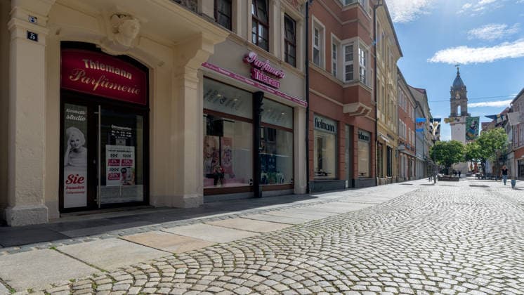 04.06.2026, Deutschland, Sachsen, Bautzen: Blick auf eine Filiale der Parfümerie - Kette Thiemann an der Reichenstraße in Bautzen. Das Unternehmen hat Insolvenz angemeldet und strebt nun die Sanierung in Eigenregie an. Alle Filialen zwischen Görlitz und Halle, Cottbus und Pirna bleiben zunächst geöffnet. *** 04 06 2026, Germany, Saxony, Bautzen View of a branch of the Thiemann perfumery chain on Reichenstrasse in Bautzen The company has filed for insolvency and is now seeking to restructure itself All branches between Görlitz and Halle, Cottbus and Pirna will remain open for the time being