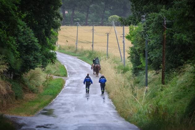 Disparition de Lyhanna à Fleurance PHOTOPQR SUD OUEST Loïc Déquier Fleurance 04 06 2026 Disparition de Lyhanna à Fleurance Search par les chevaux des centers équestres South western France, june 4th 2026 Eleven year old Lyhanna, who has been missing since May 29 in Fleurance, remains untraceable On the sixth day of the search, the investigation is focusing on a 41 year old man, Jérôme B , who has been charged with kidnapping and false imprisonment and placed in pretrial detention His name appeared in three cases of alleged sexual assault against minors, the public prosecutor announced Fleurance GERS France  Copyright: xPHOTOPQR SUDxOUEST MAXPPPxLoïcxDéquierx 20260604SDO2967 20260604SDO2967