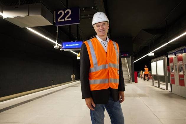 Interimsbahnhof der S-Bahn S15 ** NUR FÜR REDAKTIONELLE ZWECKE ** EDITORIAL USE ONLY **<p>Holger Ludewig, Projektleiter des Projekts S21, steht am Gleis 22 der Station Hauptbahnhof. Die Arbeiten für die künftige S-Bahnlinie 15, die den nördlichen Berliner S-Bahnring mit den Bahnhöfen Wedding, Gesundbrunnen und dem Hauptbahnhof verbindet, gehen langsam zu Ende. Deutschland Berlin Berlin Copyright: JörgxCarstensen *** Interim station of the S-Bahn S15 FOR EDITORIAL PURPOSES ONLY EDITORIAL USE ONLY p Holger Ludewig, project manager of the S21 project, stands at platform 22 of the Hauptbahnhof station Work on the future S-Bahn line 15, which will connect the northern Berlin S-Bahn ring with the stations Wedding, Gesundbrunnen and Hauptbah Copyright: JörgxCarstensen doc8653heclfk11bqgmdojq ,EDITORIAL USE ONLY