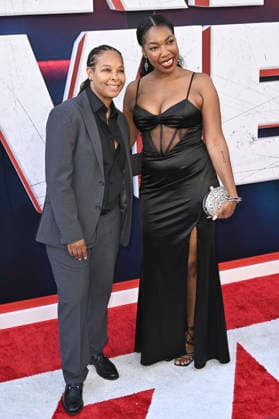 Chaunte Wayans mit Ehefrau Marshay Wayans bei der Weltpremiere des Kinofilms Scary Movie im Paramount Theatre. Los Angeles, 03.06.2026 *** Chaunte Wayans with wife Marshay Wayans at the world premiere of the movie Scary Movie at the Paramount Theatre Los Angeles, 03 06 2026 Foto:xD.xStarbuckx xFuturexImagex scary_6658