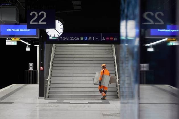 Interimsbahnhof der S-Bahn S15 ** NUR FÜR REDAKTIONELLE ZWECKE ** EDITORIAL USE ONLY **<p>Blick auf den neuen Bahnsteig vom Gleis 22 der Station Hauptbahnhof. Die Arbeiten für die künftige S-Bahnlinie 15, die den nördlichen Berliner S-Bahnring mit den Bahnhöfen Wedding, Gesundbrunnen und dem Hauptbahnhof verbindet, gehen langsam zu Ende. Deutschland Berlin Berlin Copyright: JörgxCarstensen *** Interim station of the S-Bahn S15 FOR EDITORIAL PURPOSES ONLY EDITORIAL USE ONLY p View of the new platform from platform 22 at Hauptbahnhof station Work on the future S-Bahn line 15, which connects the northern Berlin S-Bahn ring with the stations Wedding, Gesundbrunnen and Hauptbahnhof, is slowly coming to an end Germany Berlin Berlin Copyrigh Copyright: JörgxCarstensen doc8653j84byxjpyy5cqkm ,EDITORIAL USE ONLY