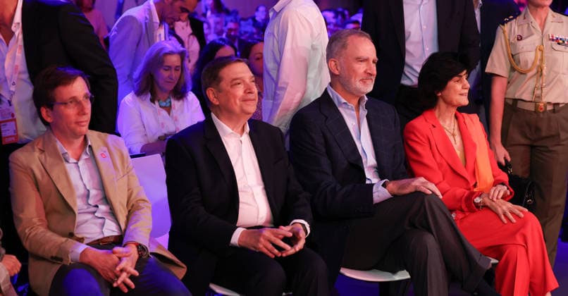 The King attends the 15th edition of the South Summit Madrid King Felipe VI C and the Minister of Agriculture, Fisheries and Food, Luis Planas i during the 15th edition of the South Summit Madrid, in La Nave, on June 4, 2026, in Madrid Spain Consolidated as one of the main international meetings of innovation and entrepreneurship, the event brings together entrepreneurs, investors, corporations, institutions and leaders of the technology ecosystem from around the world 04 JUNE 2026 Marta Ferná Madrid Madrid Madrid Spain  Copyright: xMartaxFernandezx 7570406