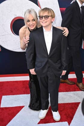 Anna Faris mit Sohn Jack Pratt bei der Weltpremiere des Kinofilms Scary Movie im Paramount Theatre. Los Angeles, 03.06.2026 *** Anna Faris with son Jack Pratt at the world premiere of the movie Scary Movie at the Paramount Theatre Los Angeles, 03 06 2026 Foto:xD.xStarbuckx xFuturexImagex scary_6725