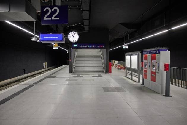 Interimsbahnhof der S-Bahn S15 ** NUR FÜR REDAKTIONELLE ZWECKE ** EDITORIAL USE ONLY **<p>Blick auf den neuen Bahnsteig vom Gleis 22 der Station Hauptbahnhof. Die Arbeiten für die künftige S-Bahnlinie 15, die den nördlichen Berliner S-Bahnring mit den Bahnhöfen Wedding, Gesundbrunnen und dem Hauptbahnhof verbindet, gehen langsam zu Ende. Deutschland Berlin Berlin Copyright: JörgxCarstensen *** Interim station of the S-Bahn S15 FOR EDITORIAL PURPOSES ONLY EDITORIAL USE ONLY p View of the new platform from platform 22 at Hauptbahnhof station Work on the future S-Bahn line 15, which connects the northern Berlin S-Bahn ring with the stations Wedding, Gesundbrunnen and Hauptbahnhof, is slowly coming to an end Germany Berlin Berlin Copyrigh Copyright: JörgxCarstensen doc8653orynfpw156mmwqkm ,EDITORIAL USE ONLY