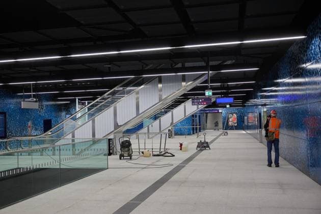 Interimsbahnhof der S-Bahn S15 ** NUR FÜR REDAKTIONELLE ZWECKE ** EDITORIAL USE ONLY **<p>Blick in den neuen Interimsbahnhof vom Gleis 22 der Station Hauptbahnhof. Die Arbeiten für die künftige S-Bahnlinie 15, die den nördlichen Berliner S-Bahnring mit den Bahnhöfen Wedding, Gesundbrunnen und dem Hauptbahnhof verbindet, gehen langsam zu Ende. Deutschland Berlin Berlin Copyright: JörgxCarstensen *** Interim station of the S-Bahn S15 FOR EDITORIAL PURPOSES ONLY EDITORIAL USE ONLY p View of the new interim station from platform 22 of the Hauptbahnhof station Work on the future S-Bahn line 15, which will connect the northern Berlin S-Bahn ring with the stations Wedding, Gesundbrunnen and Hauptbahnhof, is slowly coming to an end Germany Be Copyright: JörgxCarstensen doc8653os6bojdbkbqyt8b ,EDITORIAL USE ONLY
