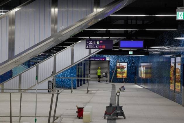 Interimsbahnhof der S-Bahn S15 ** NUR FÜR REDAKTIONELLE ZWECKE ** EDITORIAL USE ONLY **<p>Blick in den neuen Interimsbahnhof vom Gleis 22 der Station Hauptbahnhof. Die Arbeiten für die künftige S-Bahnlinie 15, die den nördlichen Berliner S-Bahnring mit den Bahnhöfen Wedding, Gesundbrunnen und dem Hauptbahnhof verbindet, gehen langsam zu Ende. Deutschland Berlin Berlin Copyright: JörgxCarstensen *** Interim station of the S-Bahn S15 FOR EDITORIAL PURPOSES ONLY EDITORIAL USE ONLY p View of the new interim station from platform 22 of the Hauptbahnhof station Work on the future S-Bahn line 15, which will connect the northern Berlin S-Bahn ring with the stations Wedding, Gesundbrunnen and Hauptbahnhof, is slowly coming to an end Germany Be Copyright: JörgxCarstensen doc8653otwm2vc149ohbqkm ,EDITORIAL USE ONLY