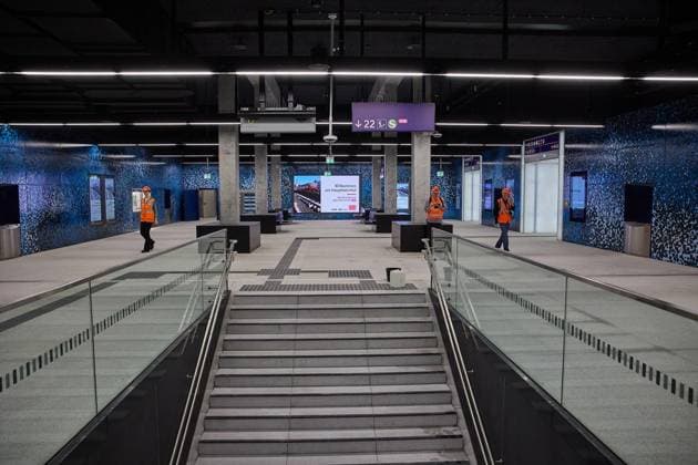 Interimsbahnhof der S-Bahn S15 ** NUR FÜR REDAKTIONELLE ZWECKE ** EDITORIAL USE ONLY **<p>Blick in den neuen Interimsbahnhof vom Gleis 22 der Station Hauptbahnhof. Die Arbeiten für die künftige S-Bahnlinie 15, die den nördlichen Berliner S-Bahnring mit den Bahnhöfen Wedding, Gesundbrunnen und dem Hauptbahnhof verbindet, gehen langsam zu Ende. Deutschland Berlin Berlin Copyright: JörgxCarstensen *** Interim station of the S-Bahn S15 FOR EDITORIAL PURPOSES ONLY EDITORIAL USE ONLY p View of the new interim station from platform 22 of the Hauptbahnhof station Work on the future S-Bahn line 15, which will connect the northern Berlin S-Bahn ring with the stations Wedding, Gesundbrunnen and Hauptbahnhof, is slowly coming to an end Germany Be Copyright: JörgxCarstensen doc8653ou1te3s1nfs8ft62 ,EDITORIAL USE ONLY