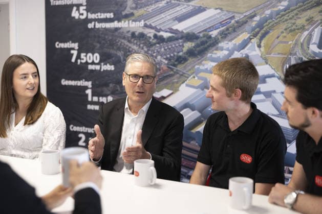 Prime Minister Sir Keir Starmer visits York Prime Minister Keir Starmer visits the York Central construction site in York, England. He was joined on the visit by Steve Reed, Housing Secretary and the Mayor of York and North Yorkshire David Skaithe 04 06 2026  Copyright: xJamesxGlossopx NINTCHDBPICT001085932038