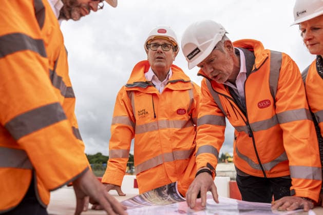 Prime Minister Sir Keir Starmer visits York Prime Minister Keir Starmer visits the York Central construction site in York, England. He was joined on the visit by Steve Reed, Housing Secretary and the Mayor of York and North Yorkshire David Skaithe 04 06 2026  Copyright: xJamesxGlossopx NINTCHDBPICT001085932064