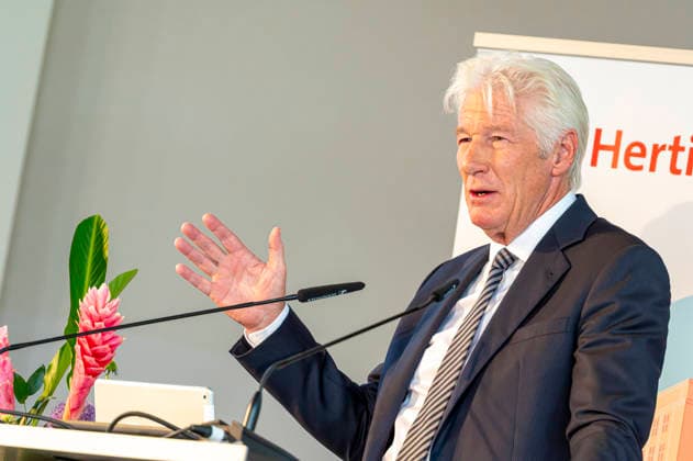 Richard Gere EUR, Deutschland, Berlin, 04.06.2026: Keynote von Richard Gere besucht eine Initiative zur Migrations Debatte der Hertie School und der Gere Foundation . Ziel ist es, die Art und Weise zu bekämpfen, wie Migration wahrgenommen wird in der politischen Debatte und dessen Auswirkung auf Recht und Governance in Europa und Afrika. *** Richard Gere EUR, Germany, Berlin, 04 06 2026 Keynote by Richard Gere visits an initiative on the migration debate of the Hertie School and the Gere Foundation The aim is to tackle the way migration is perceived in the political debate and its impact on law and governance in Europe and Africa