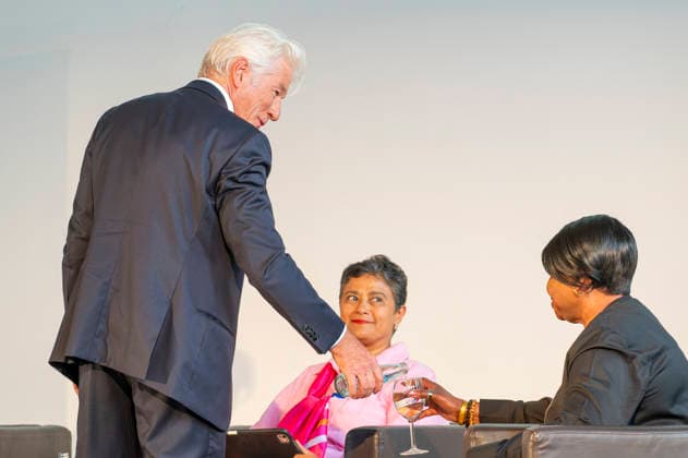 Richard Gere EUR, Deutschland, Berlin, 04.06.2026: Kavalier Richard Gere schenkt ein Fatou Bensouda und Namira Negm anlässlich einer Initiative zur Migrations Debatte der Hertie School und der Gere Foundation . Ziel ist es, die Art und Weise zu bekämpfen, wie Migration wahrgenommen wird in der politischen Debatte und dessen Auswirkung auf Recht und Governance in Europa und Afrika. *** Richard Gere EUR, Germany, Berlin, 04 06 2026 Cavalier Richard Gere presents a Fatou Bensouda and Namira Negm on the occasion of an initiative on the migration debate of the Hertie School and the Gere Foundation The aim is to tackle the way migration is perceived in the political debate and its impact on law and governance in Europe and Africa
