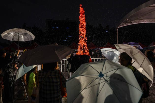 Taiwan holds commemoration for 37th anniversary of China s Tiananmen Square Massacre TAIPEI, TAIWAN - JUNE 4: People brace heavy rain to pay tribute in front of the replica of Pillar of Shame, at a commemoration for the 37th anniversary of China s Tiananmen Square Massacre, at Liberty Square in Taipei, Taiwan, on June 4, 2026. The commemoration pays tribute to civilians including student activists who were killed by the Chinese Communist Party-led government during the Tiananmen Square Massacre in Beijing on June 4, 1989. Taiwan is the last Chinese-speaking society in East Asia where such a commemoration is allowed, following the introduction of Beijing-imposed national security laws in Hong Kong and Macau. Daniel Ceng Anadolu Taipei Ta  Copyright: x2026xAnadoluxDanielxCengx