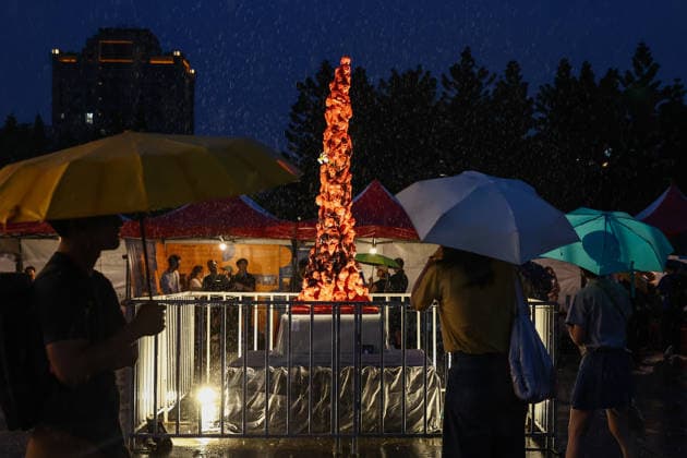 Taiwan holds commemoration for 37th anniversary of China s Tiananmen Square Massacre TAIPEI, TAIWAN - JUNE 4: People brace heavy rain to pay tribute in front of the replica of Pillar of Shame, at a commemoration for the 37th anniversary of China s Tiananmen Square Massacre, at Liberty Square in Taipei, Taiwan, on June 4, 2026. The commemoration pays tribute to civilians including student activists who were killed by the Chinese Communist Party-led government during the Tiananmen Square Massacre in Beijing on June 4, 1989. Taiwan is the last Chinese-speaking society in East Asia where such a commemoration is allowed, following the introduction of Beijing-imposed national security laws in Hong Kong and Macau. Daniel Ceng Anadolu Taipei Ta  Copyright: x2026xAnadoluxDanielxCengx