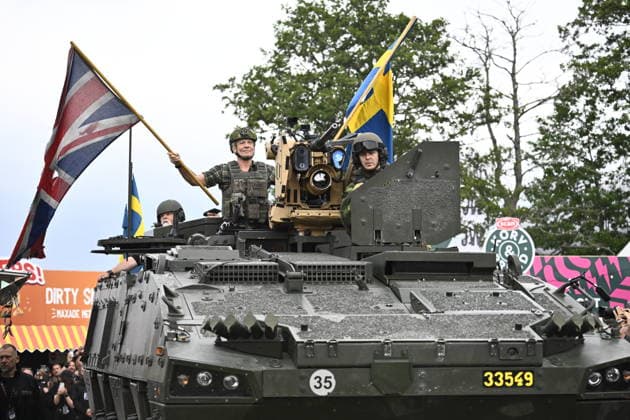 Bruce Dickinson from Iron Maiden appears in a combat vehicle at the festival grounds during Sweden Rock Festival outside Sölvesborg, Sweden 3 June 2026. SÖLVESBORG SWEDEN x10080x *** Bruce Dickinson from Iron Maiden appears in a combat vehicle at the festival grounds during Sweden Rock Festival outside Sölvesborg, Sweden June 3, 2026 SÖLVESBORG SWEDEN x10080x  Copyright: xFredrikxSandberg TTx SWEDEN ROCK FESTIVAL 2026 _G5nvmP2Njk
