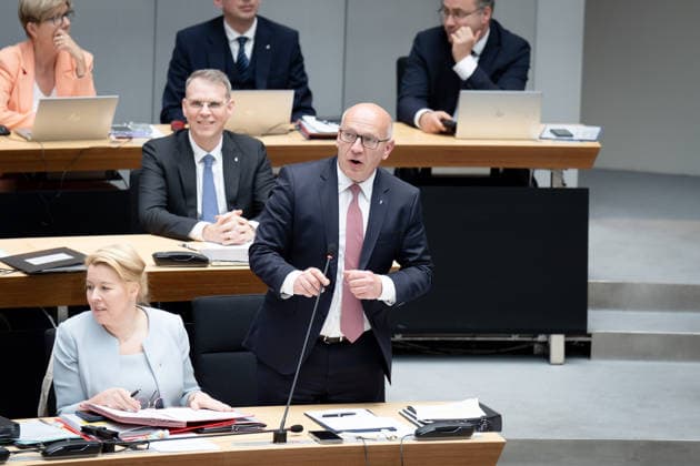 Berlin, AGH, Abgeordnetenhaus Berlin, AGH, Abgeordnetenhaus, Landesparlament, Kai Wegner, Regierender Bürgermeister, Franziska Giffey, Senatorin für Wirtschaft, Energie Berlin Berlin GER *** Berlin, AGH, Berlin House of Representatives, AGH, House of Representatives, State Parliament, Kai Wegner, Governing Mayor, Franziska Giffey, Senator for Economics, Energy Berlin Berlin GER