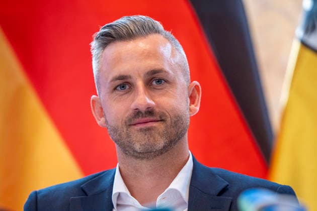 Ulrich Siegmund (Spitzenkandidat zur Landtagswahl 2026 der AfD Sachsen-Anhalt) bei der Pressekonferenz der AfD Sachsen-Anhalt, Ratswaage Hotel Magdeburg, am 4. Juni 2026 Vorstellung der Wahlkampagne für die Landtagswahl in Sachsen Anhalt 2026. *** Ulrich Siegmund Top candidate for the 2026 state election of the AfD Saxony Anhalt at the press conference of the AfD Saxony Anhalt, Ratswaage Hotel Magdeburg, on June 4, 2026 Presentation of the election campaign for the state election in Saxony Anhalt 2026 Copyright: HMBxMedia xMarcoxBader