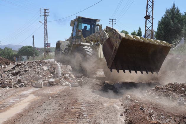 Lebanese Army announced that it has deployed to the town of Dibbin NABATIEH, LEBANON - JUNE 04: Israeli Army engineering vehicles clears the road by removing piles of dirt and rubble as the Lebanese Army announced that it had entered, where Israeli forces had recently withdrawn after carrying out attacks in the town of Dibbin, Nabatieh, Lebanon, on June 04, 2026. Ramiz Dallah Anadolu Nabatieh Lebanon. Editorial use only. Please get in touch for any other usage.  Copyright: x2026xAnadoluxRamizxDallahx