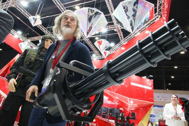 RUSSIA, ST PETERSBURG - JUNE 4, 2026: Artist Nikas Safronov at a LASERWAR exhibition stand at the 2026 St Petersburg International Economic Forum at the ExpoForum Convention and Exhibition Centre St Petersburg Russia  - ZUMAt113 20260604_zaa_t113_353 Copyright: xPeterxKovalevx