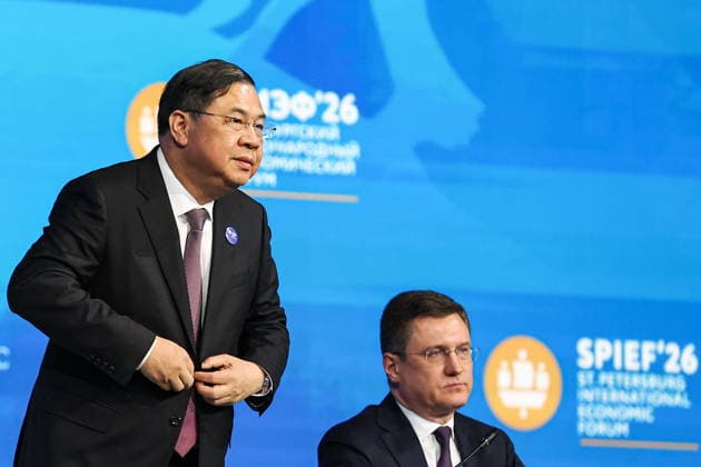 RUSSIA, ST PETERSBURG - JUNE 4, 2026: Permanent Deputy Prime Minister of Vietnam Pham Gia Tuc (L) and Russia s Deputy Prime Minister Alexander Novak attend the opening ceremony of the 2026 St Petersburg International Economic Forum at the ExpoForum Convention and Exhibition Centre St Petersburg Russia  - ZUMAt113 20260604_zaa_t113_356 Copyright: xDonatxSorokinx