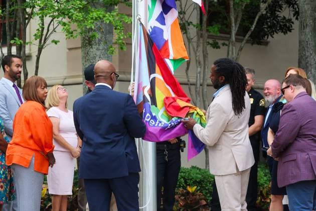 June 4, 2026, St. Petersburg, Florida, USA: St. Pete Mayor Ken Welch, left, and St. Pete Pride President Byron Green-Calisch, with city council members and local officials surrounding them, prepare to raise the flag during the St. Pete Pride Flag Raising event to kick off Pride month at St. Pete City Hall on Thursday, June 4, 2026 in St. Petersburg. St. Petersburg USA  - ZUMAs70_ 20260604_zan_s70_011 Copyright: xDirkxShaddx