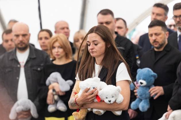 Ukrainian President Volodymyr Zelensky and his wife Olena Zelenska participate in a ceremony commemorating children killed since the start of the Russian war Ukrainian President Volodymyr Zelensky and his wife Olena Zelenska participate in a ceremony commemorating children killed since the start of the Russian war on Ukraine, in Kyiv, Ukraine, June 4, 2026. Photo by PRESIDENT OF UKRAINE apaimages Ukraine Ukraine Ukraine 040626_Ukraine_UPO_00(11).jpeg Copyright: xapaimagesxPRESIDENTxOFxUKRAINEx xapaimagesx