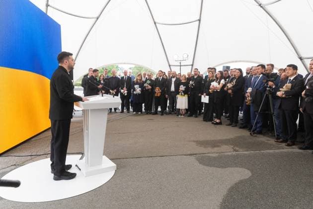 Ukrainian President Volodymyr Zelensky and his wife Olena Zelenska participate in a ceremony commemorating children killed since the start of the Russian war Ukrainian President Volodymyr Zelensky and his wife Olena Zelenska participate in a ceremony commemorating children killed since the start of the Russian war on Ukraine, in Kyiv, Ukraine, June 4, 2026. Photo by PRESIDENT OF UKRAINE apaimages Ukraine Ukraine Ukraine 040626_Ukraine_UPO_00(9).jpeg Copyright: xapaimagesxPRESIDENTxOFxUKRAINEx xapaimagesx